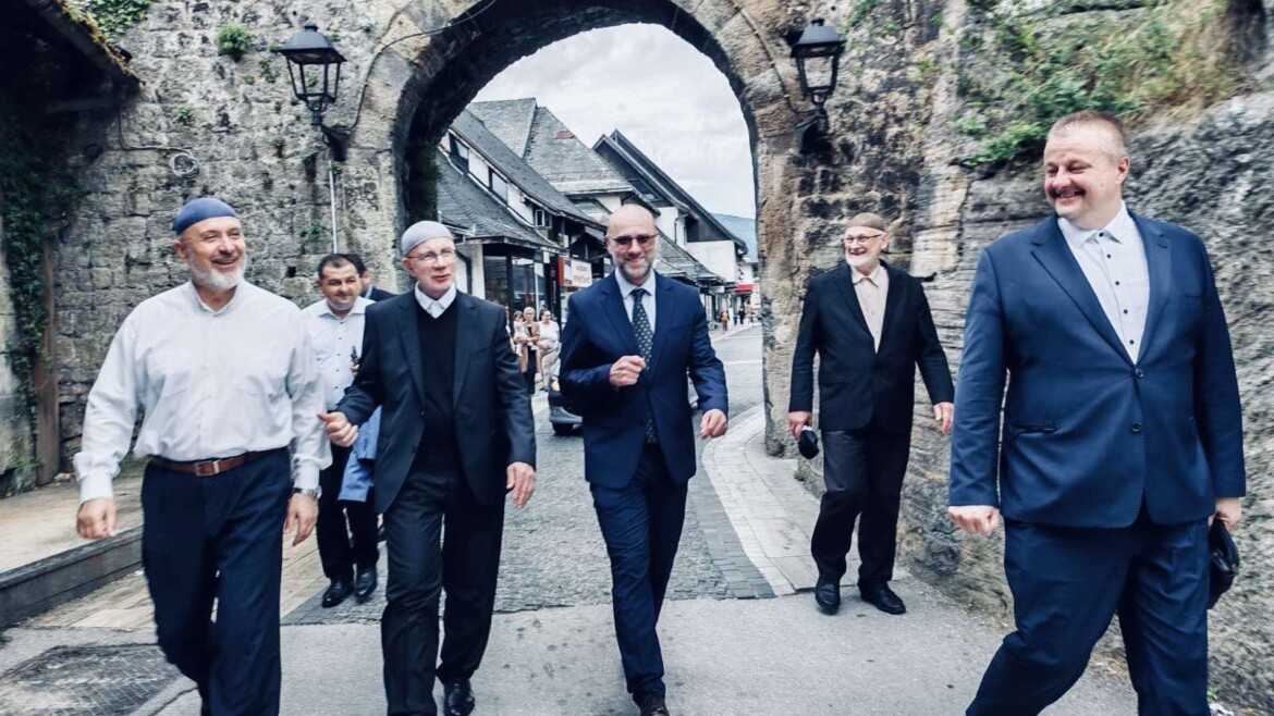 Muftija tuzlanski dr. Vahid-ef. Fazlović i muftija travnički dr. Ahmed-ef. Adilović u posjeti Medžlisu IZ Jajce